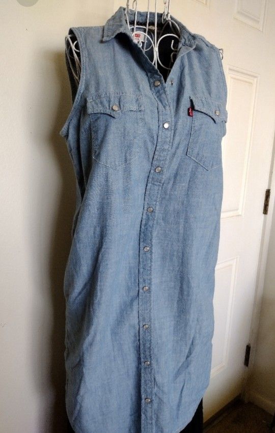 Woman's Levi Casual Dress