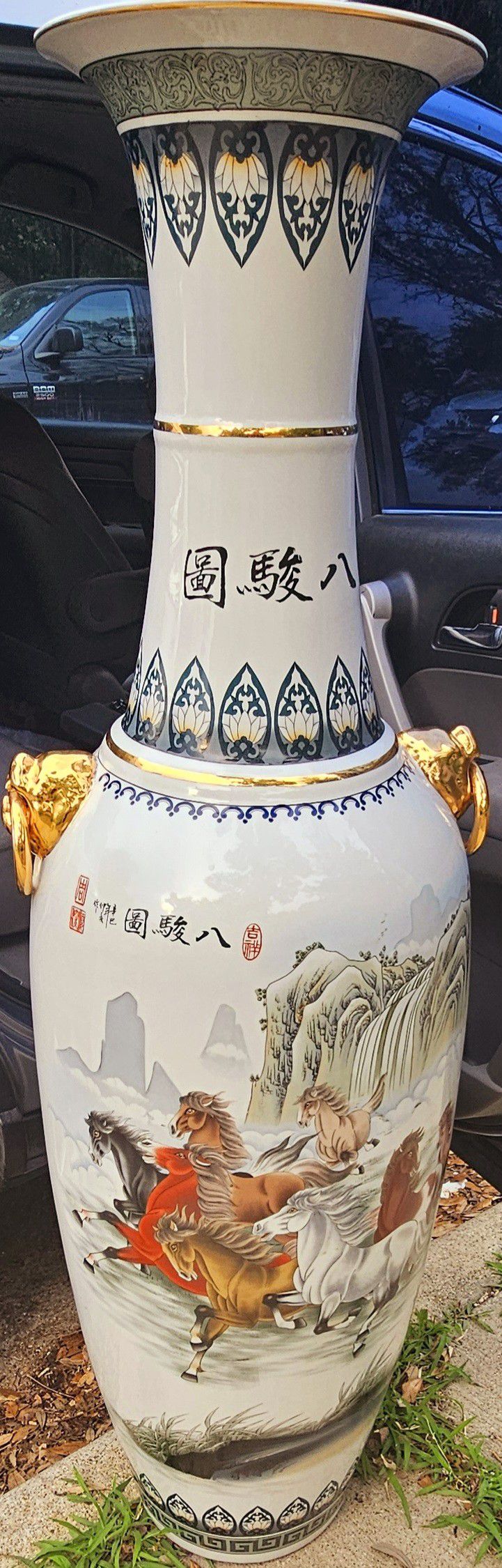 It's An Old Antique Vase  It Chinese 