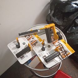 3 hand paper maskers