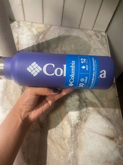 Columbia 21 oz (620 mL) Double Wall Vacuum Insulated Water Bottle.
