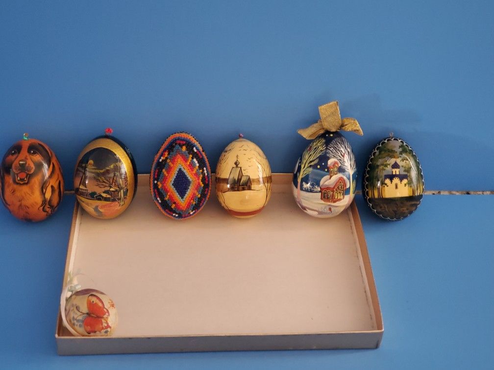 7 VINTAGE RUSSIAN EGGS HAND PAINTED SOLD TOGETHER 
