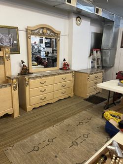 Queen Bedroom Suit  (5 Pc)