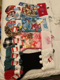 Blues Clues,  Paw Patrol , Barbie, Plush Black One, Mini Spider-Man,mini Mickey,mini Blues Clues, Leopard , Plaid , 4 Green And 1 Red