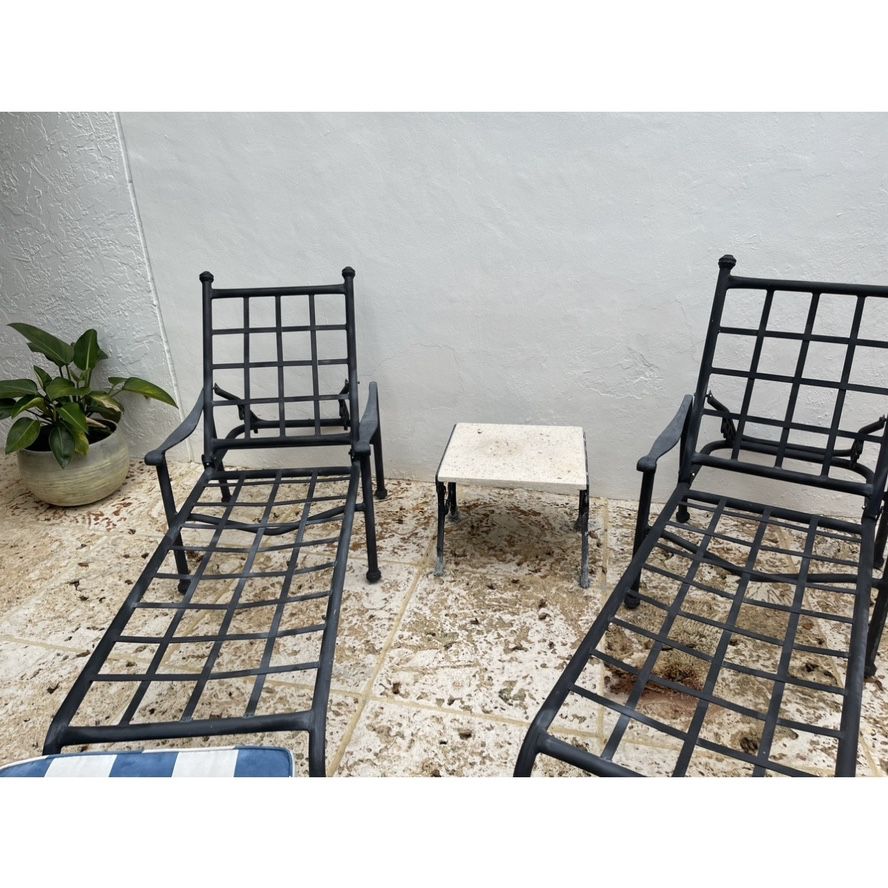 2 Beautiful Aluminum Lounge Chairs with matching Side Table