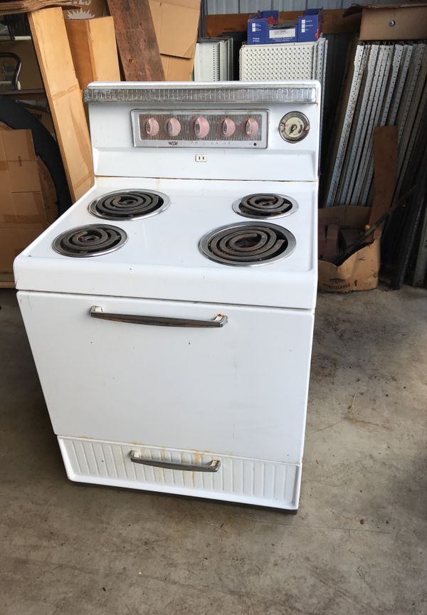 Vintage Frigidaire 30” cook stove for Sale in Castle Rock, WA OfferUp