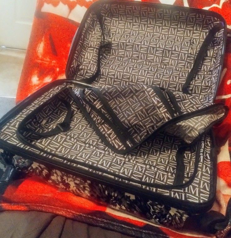 Isaac Mizrahi Bubble Black And White Roller 22-in Suitcase