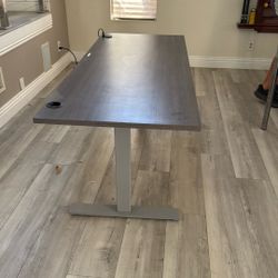 Adjustable Height Computer Desk 
