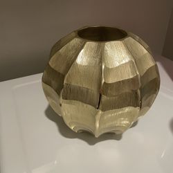 Gold Vase 