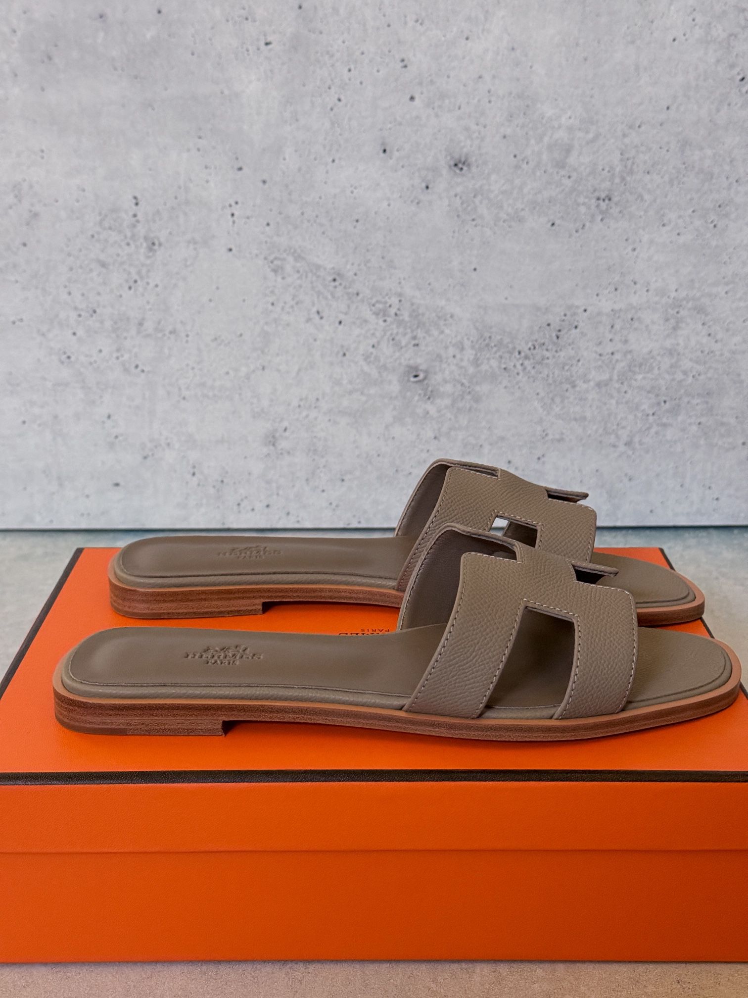 Hermes Oran Etoupe Epsom Grey Leather H Flat Sandals EU40 US9.5-10