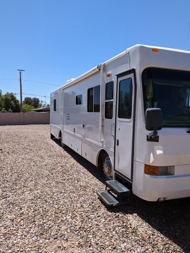 2001 Harney Coach works aka: safari Riata