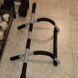 Door Pull Up Bar, Pushups And Crunches