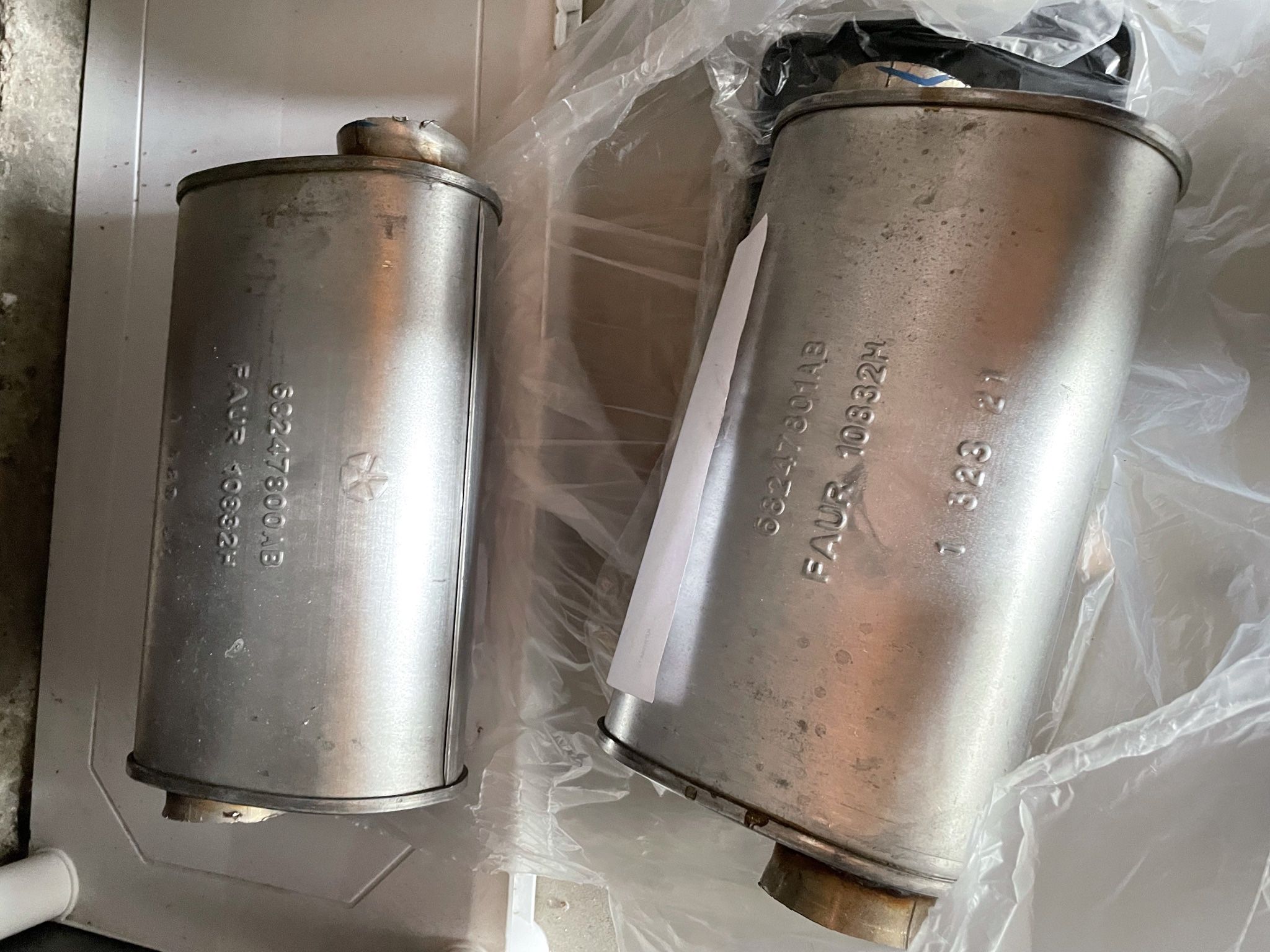 Mid Mufflers For A '21 Scat Pack Charger
