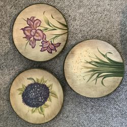 3 Decorative Plates