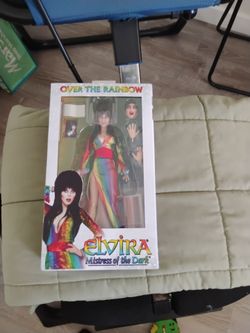 NECA Elvira Mistress of the Dark Over the Rainbow Figure