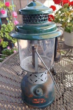 Antique Classic 1958 Coleman Lantern Model 220 E
