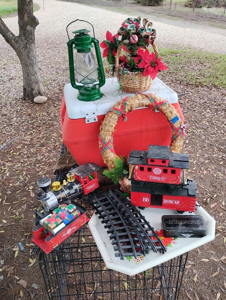 Christmas Tree Lot Everything Pictured Only 11 Pieces 55 Bucks Or Best Off