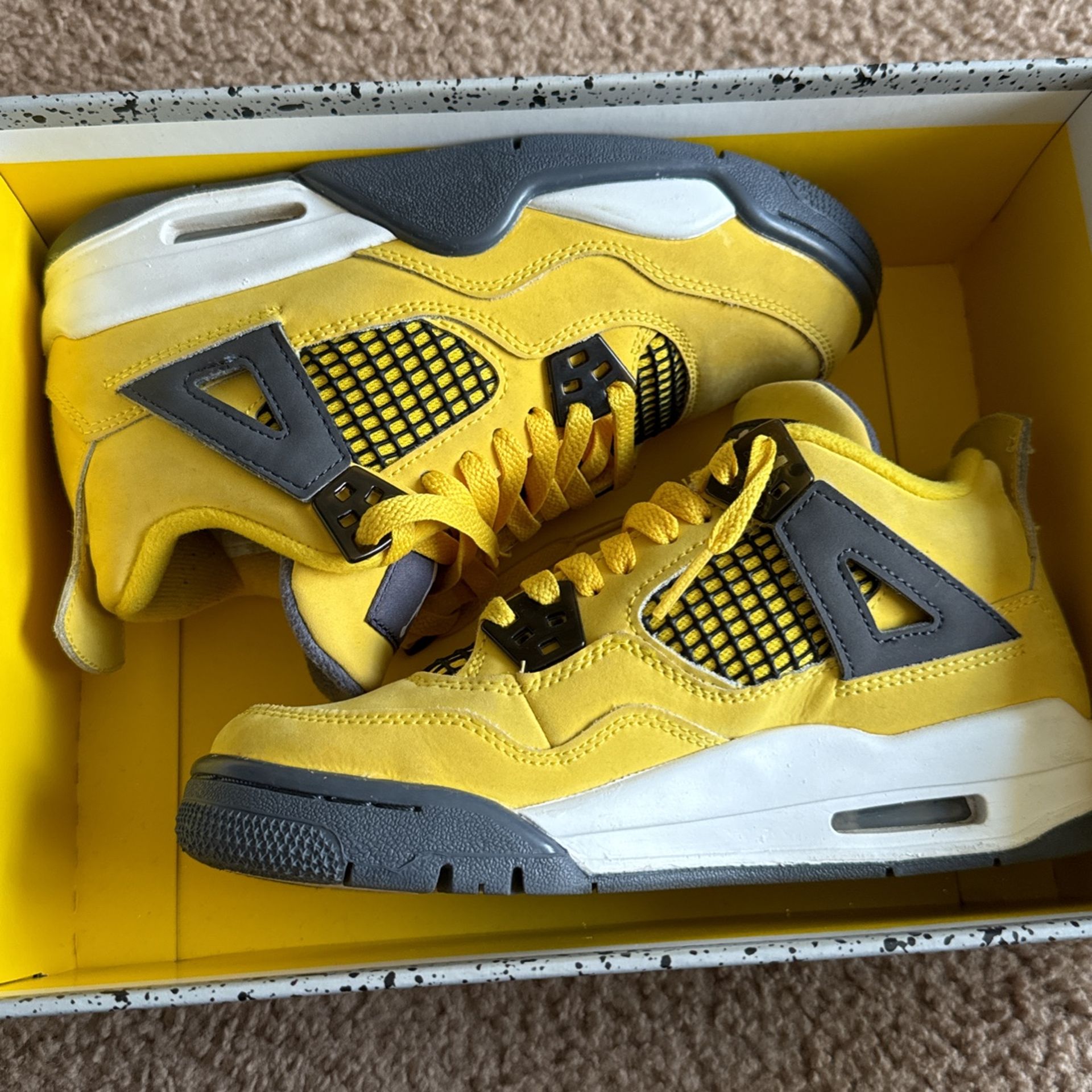 Air Jordan 4 Retros GS lightings