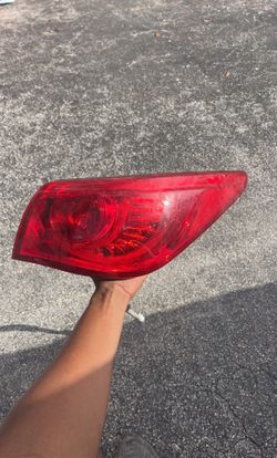 q50 tail light