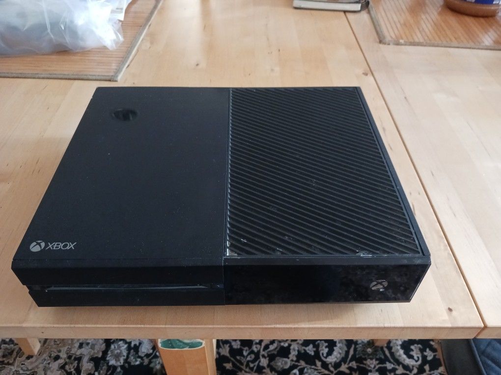 Xbox One Model 1540 Gaming Console