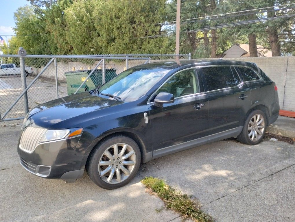 2010 Lincoln MKT
