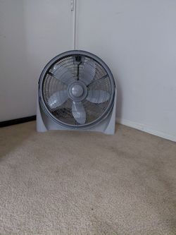 3 speed fan tilting $40 NE Philly is still available no counter offers no Delivery
