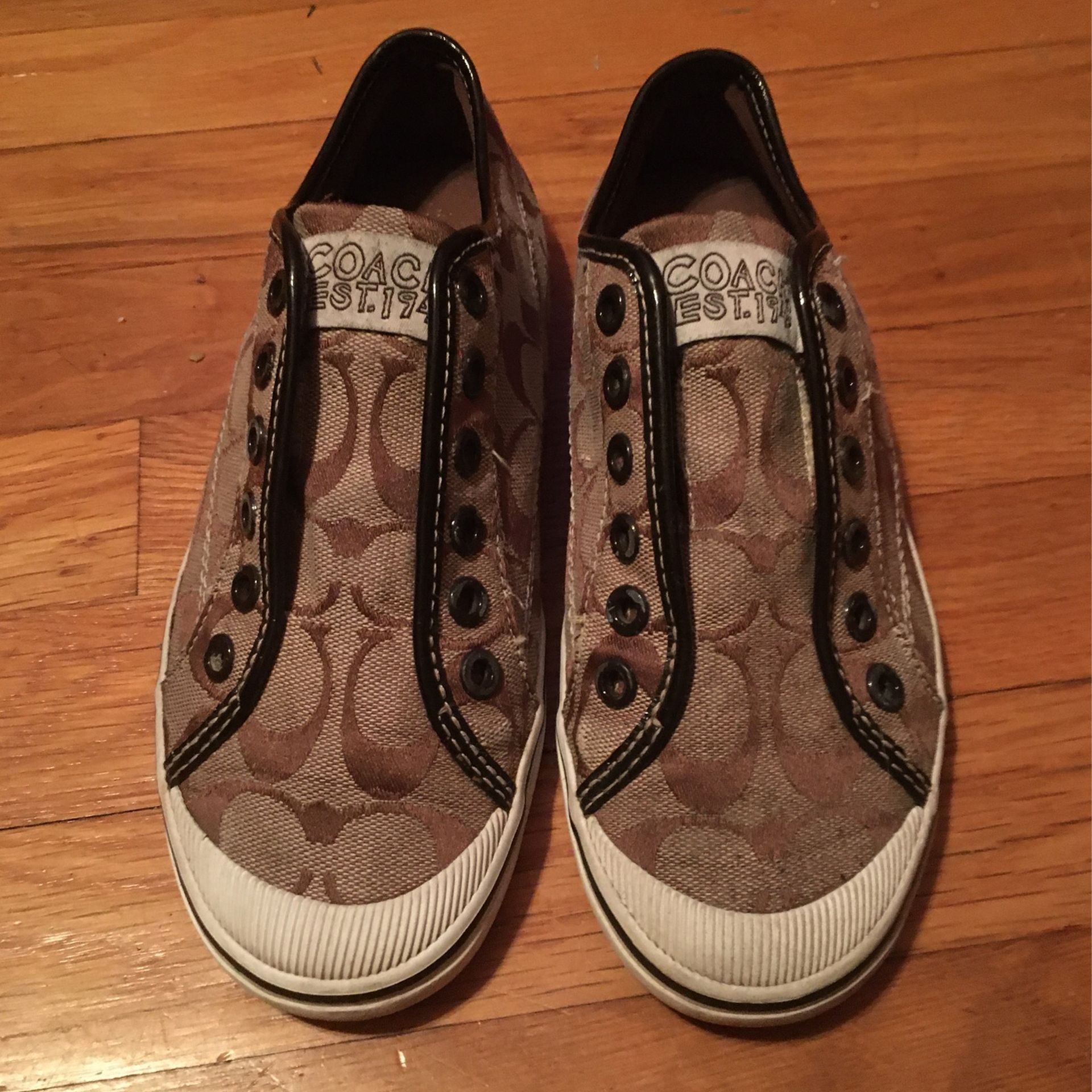 AUTHENTIC COACH SLIP-ON TENNIS SHOE (size 5 1/2)