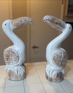 Wood pelicans
