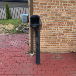 Plastic mailbox