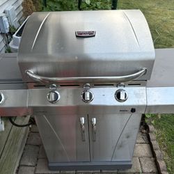 Commercial Char-Broil Tru Infrared 3 Burner Barbecue Grill 
