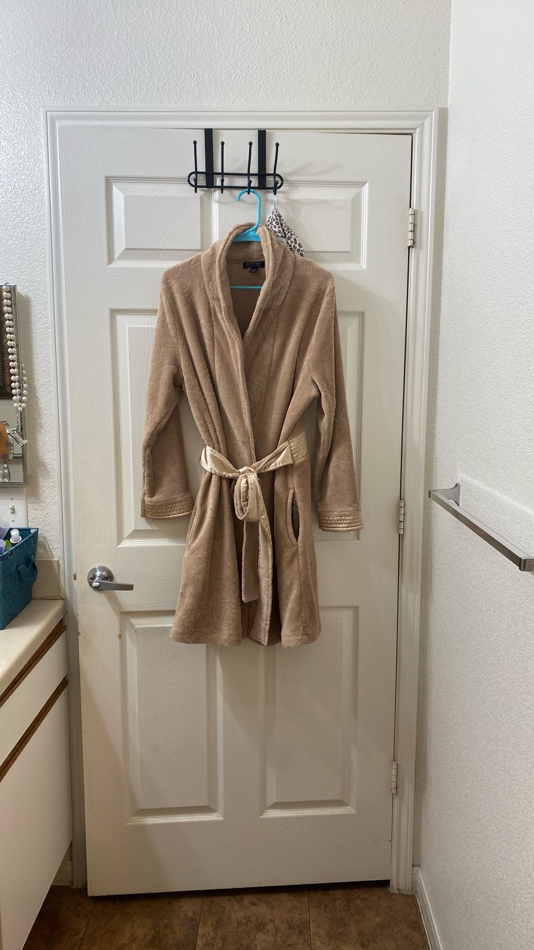 Size Large Tan With Satin Trim Short Bath Robe OBO