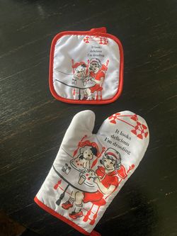 Funny Hot Pad and Oven Mitt
