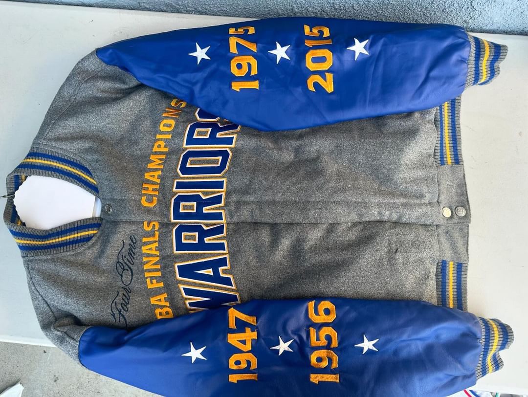 NBA Finals 4 Times Champions Golden State Warriors Button Up Jacket  Size Large 