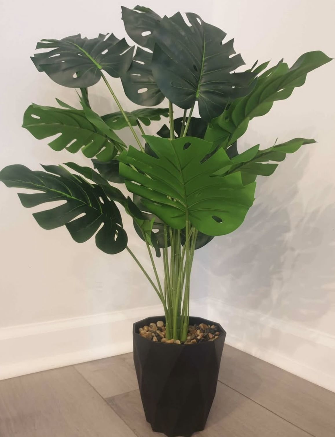 Pickup From Mount Juliet Tn 37122.. New Beautiful 28" artificial monstera plant with pot.excellent Condition..pet n smoke free home