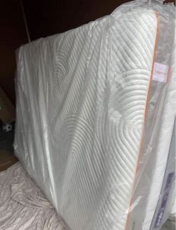 Brand New King Size Tempur Pedic Contour Elite Firm Mattress!