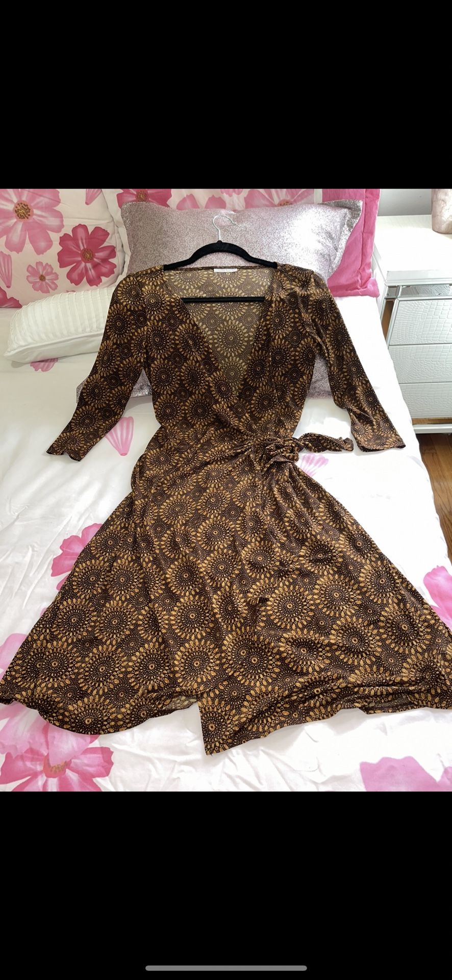 London Times Dress Size Medium For Ladies ,three-quarter sleeves,