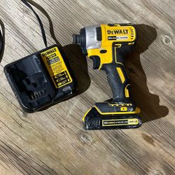 Impacto Dewalt  pila y Cargador 