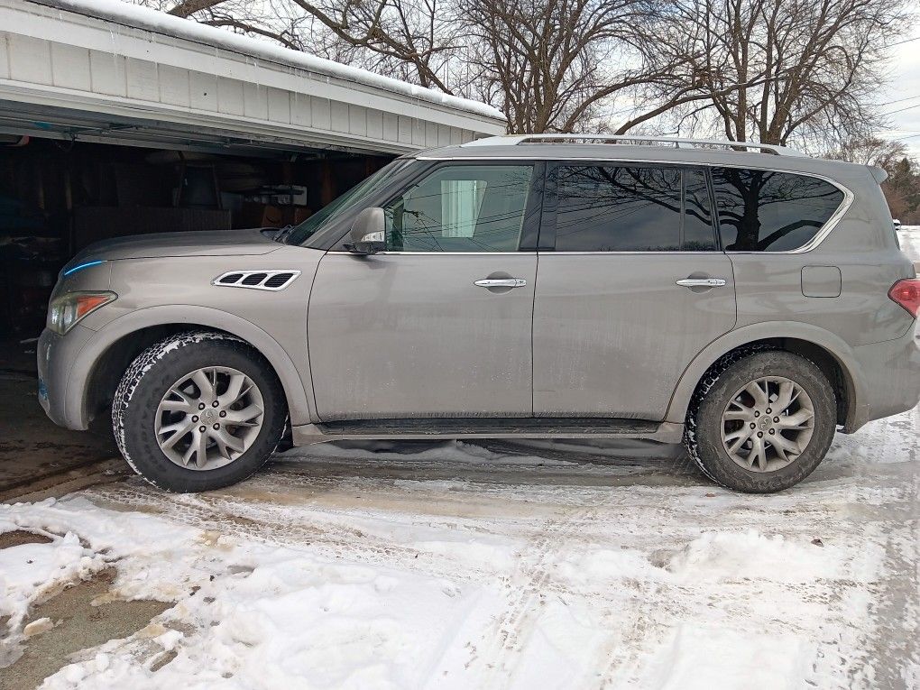 2011 Infiniti Qx56