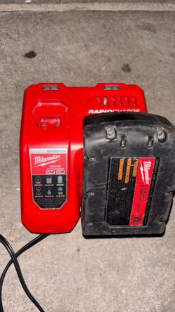 Milwaukee M12/M18 Rapid Charger with Battery Pack