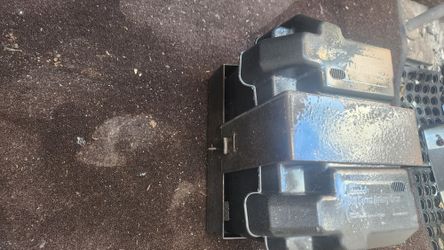 battery bracket and cover