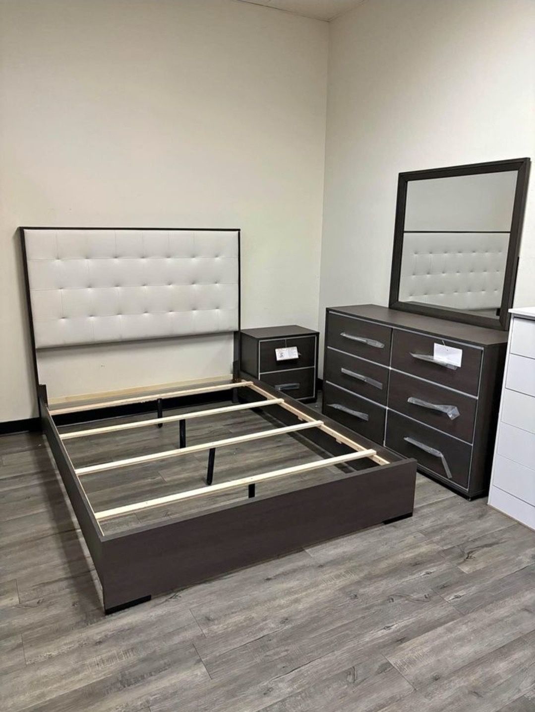 Brand New 4pc. Queen Bedroom Set 