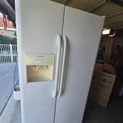 Frigidaire Refrigerator 