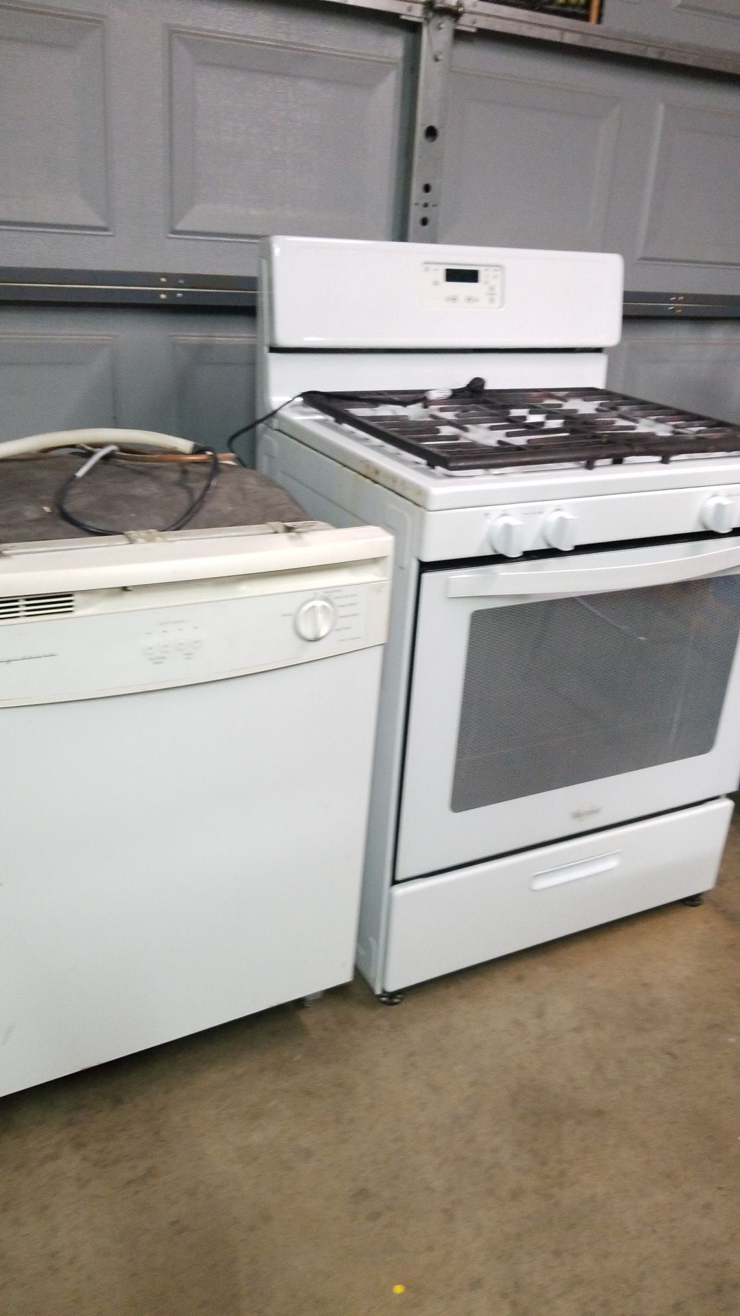 Appliances stove and dishwasher