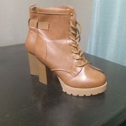  Brown Boots Size 7