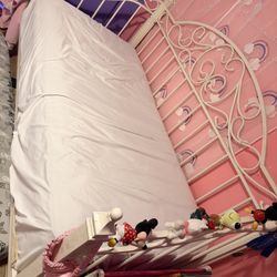 Twin Size Bed (Girl) 