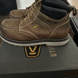 Used  Size 11 Wide KEEN CINCINNATI 90 DEGREE 6” WP