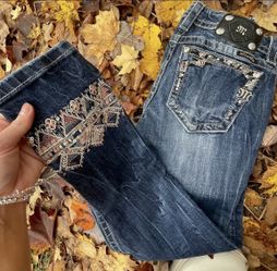 Miss Me Size 25 Embroidered Cuffed Skinny’s.