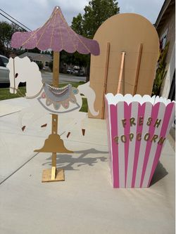 Carousel party decor