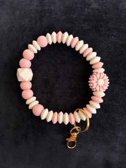 Flower wristlet keychain with silicon beads