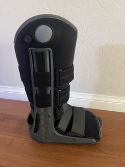 DonJoy MaxTrax II Boot - Size Medium - Like New