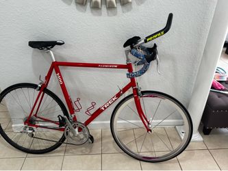 Road bicycle Trek 1400. Frame 22” in aluminum. The front rim is made of titanium.good condition